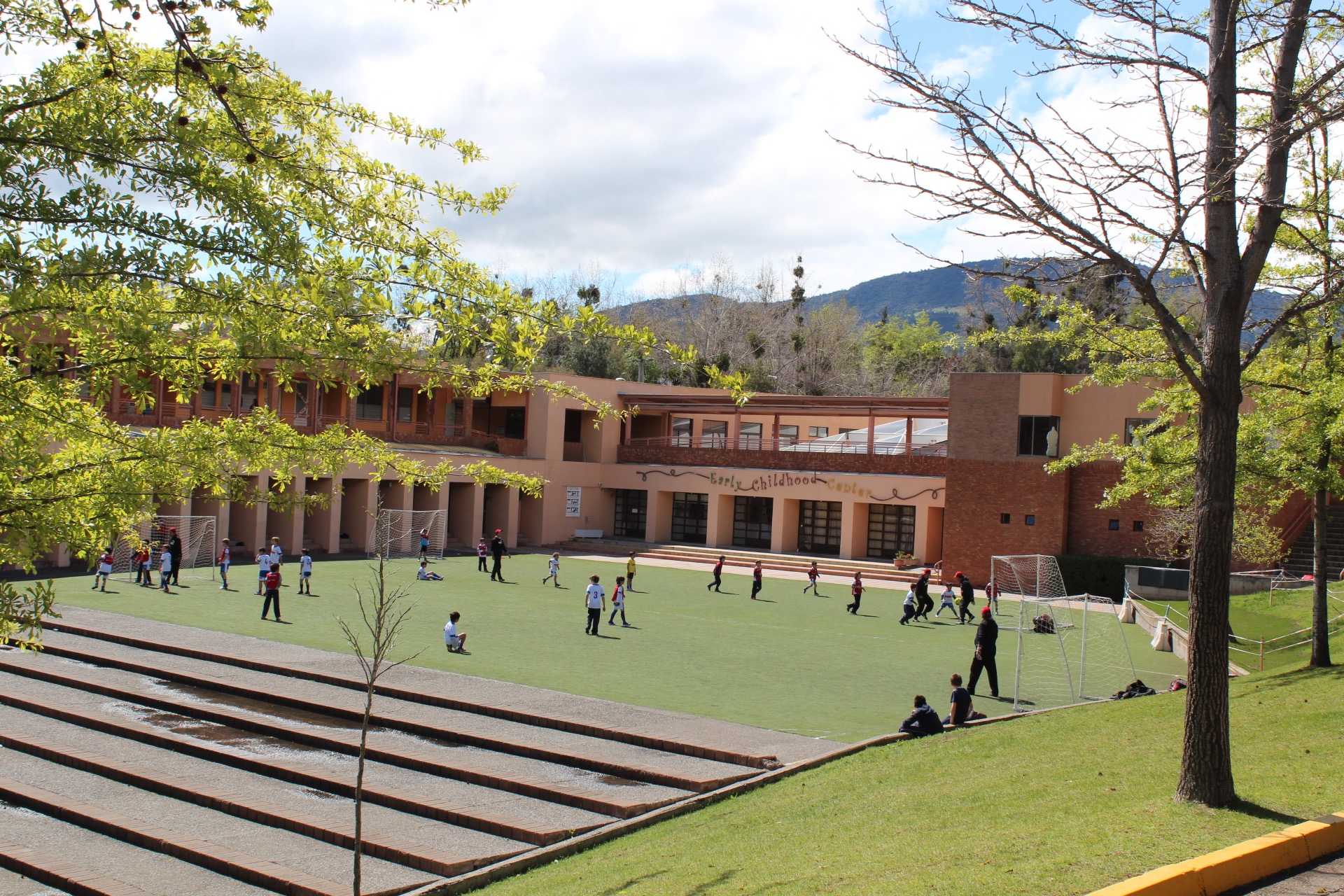 Nido de Aguilas International School