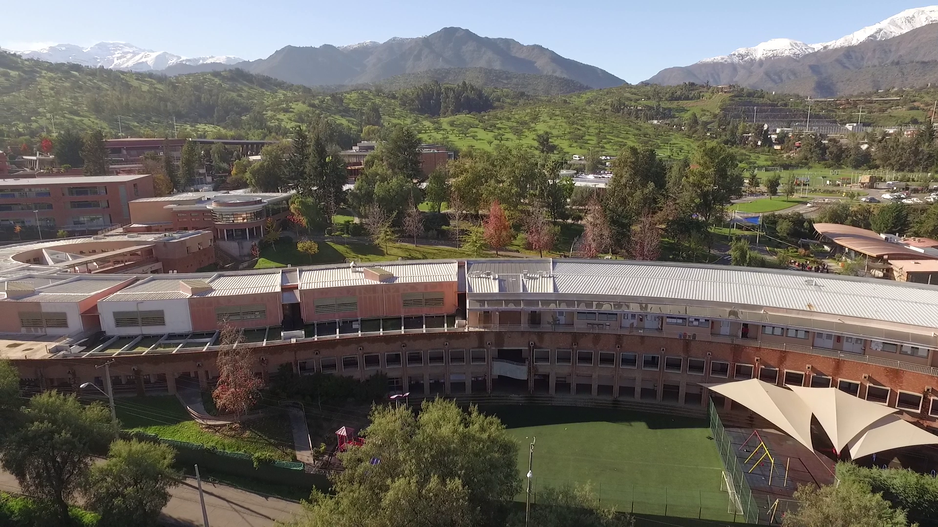 Nido de Aguilas International School