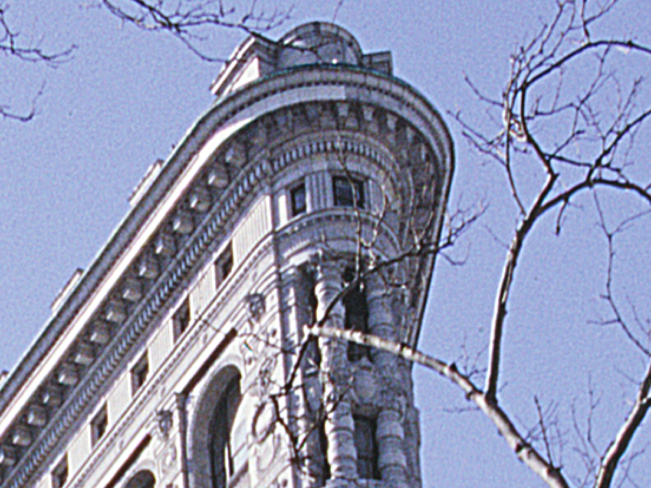 Image example of the curved peak of a building and Ringing (Spatial)