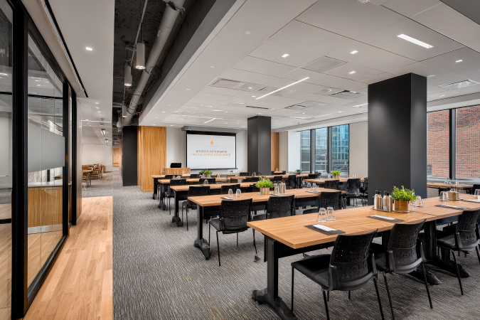 Parlé Presenter Lift venues v2 image