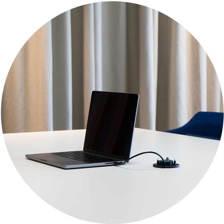Laptop connected to MPX 250